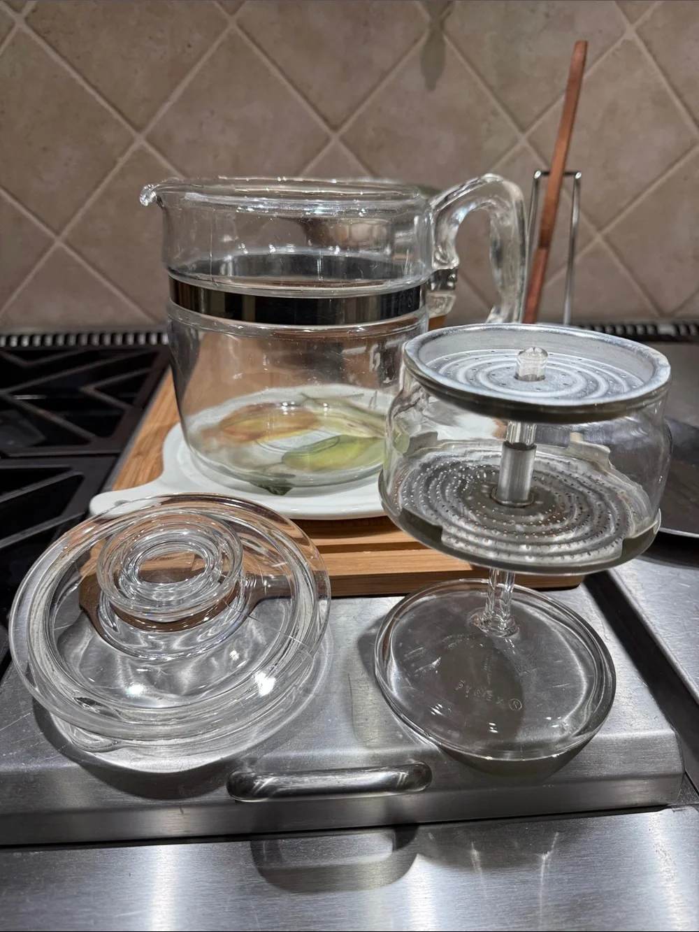 PYREX 6 cup coffee pot with lid, glass stem and basket!